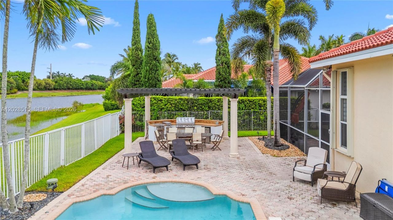 1714 Victoria Pointe Cir, Weston, FL 33327 Photo