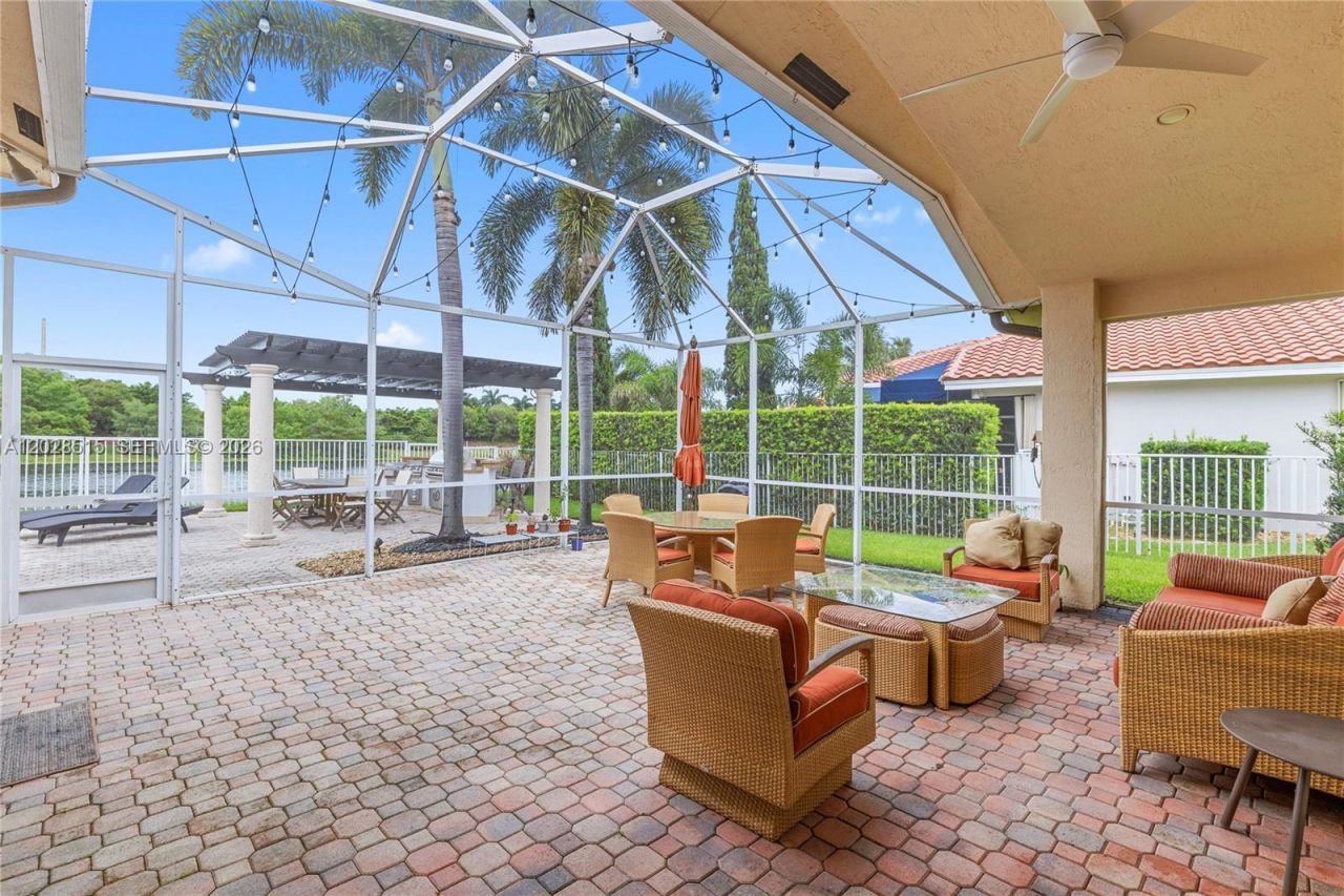 1714 Victoria Pointe Cir, Weston, FL 33327 Photo