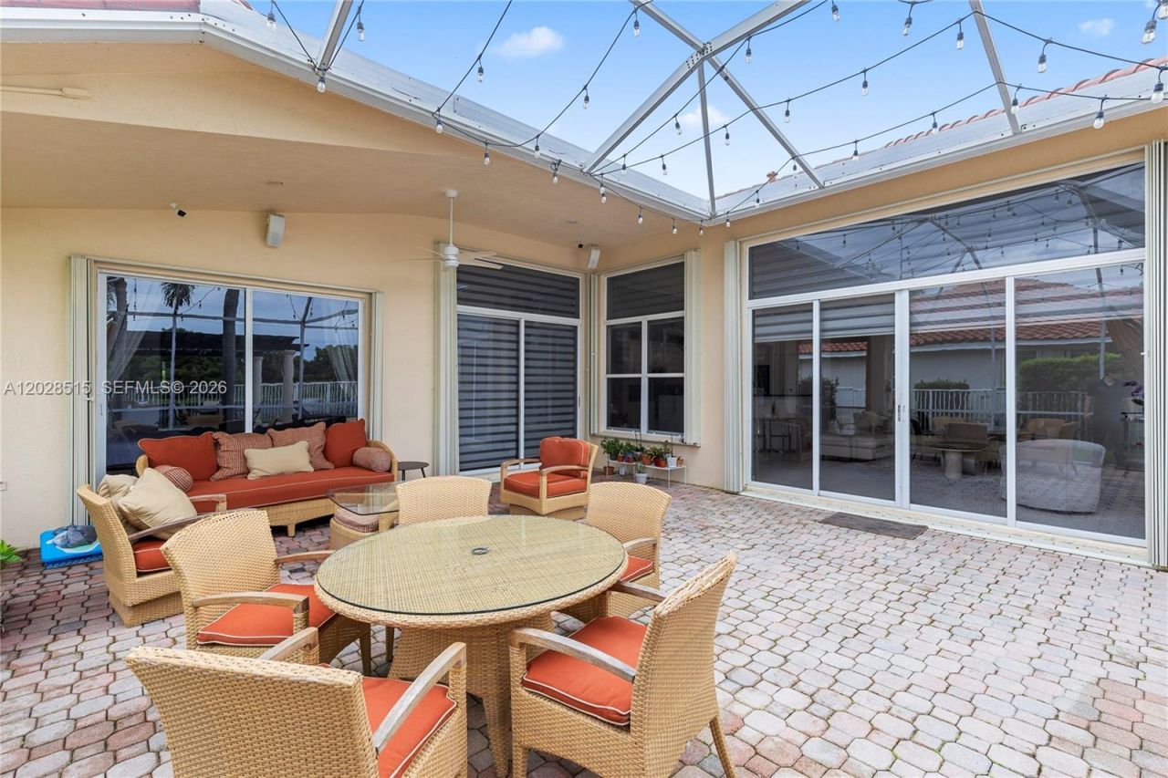 1714 Victoria Pointe Cir, Weston, FL 33327 Photo