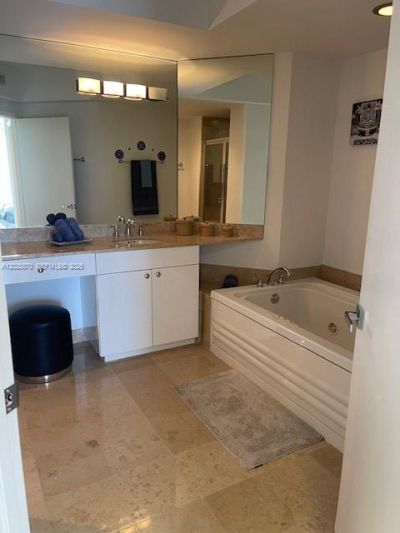4779 Collins Ave , Unit 706, Miami Beach, FL 33140 Photo