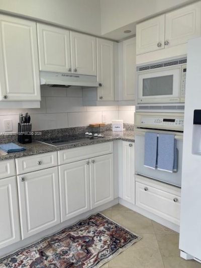 4779 Collins Ave , Unit 706, Miami Beach, FL 33140 Photo
