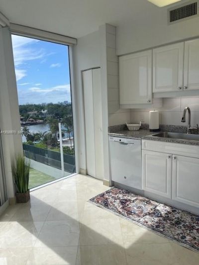 4779 Collins Ave , Unit 706, Miami Beach, FL 33140 Photo