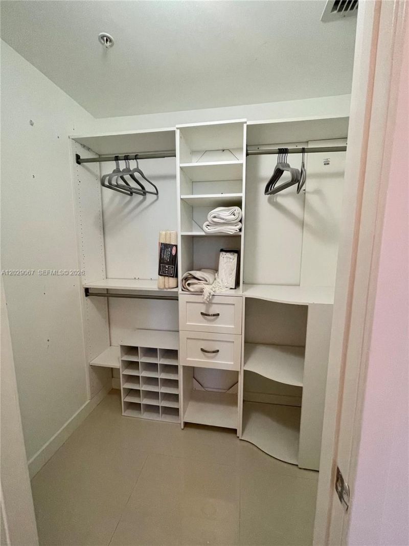 79 SW 12th St, Unit 2407-S, Miami, FL 33130 Photo