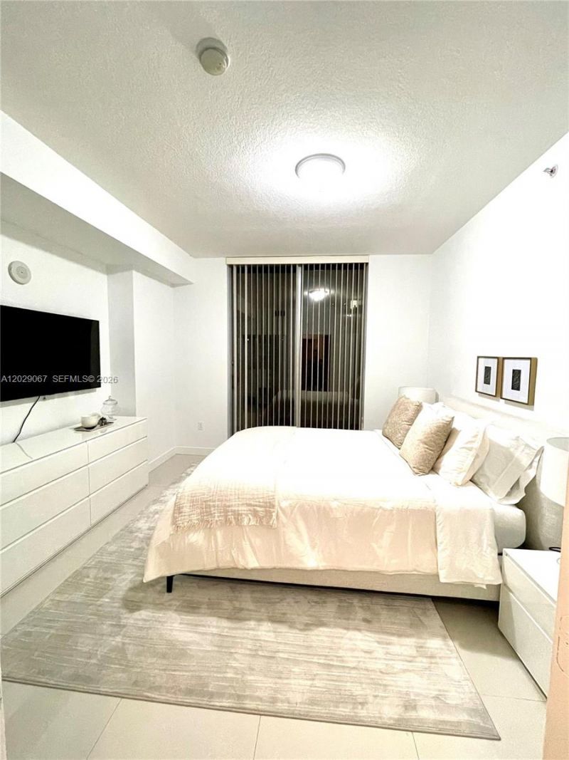 79 SW 12th St, Unit 2407-S, Miami, FL 33130 Photo