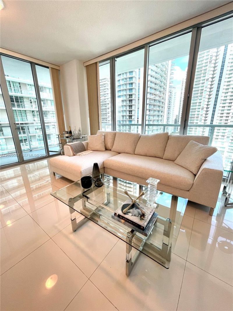 79 SW 12th St, Unit 2407-S, Miami, FL 33130 Photo