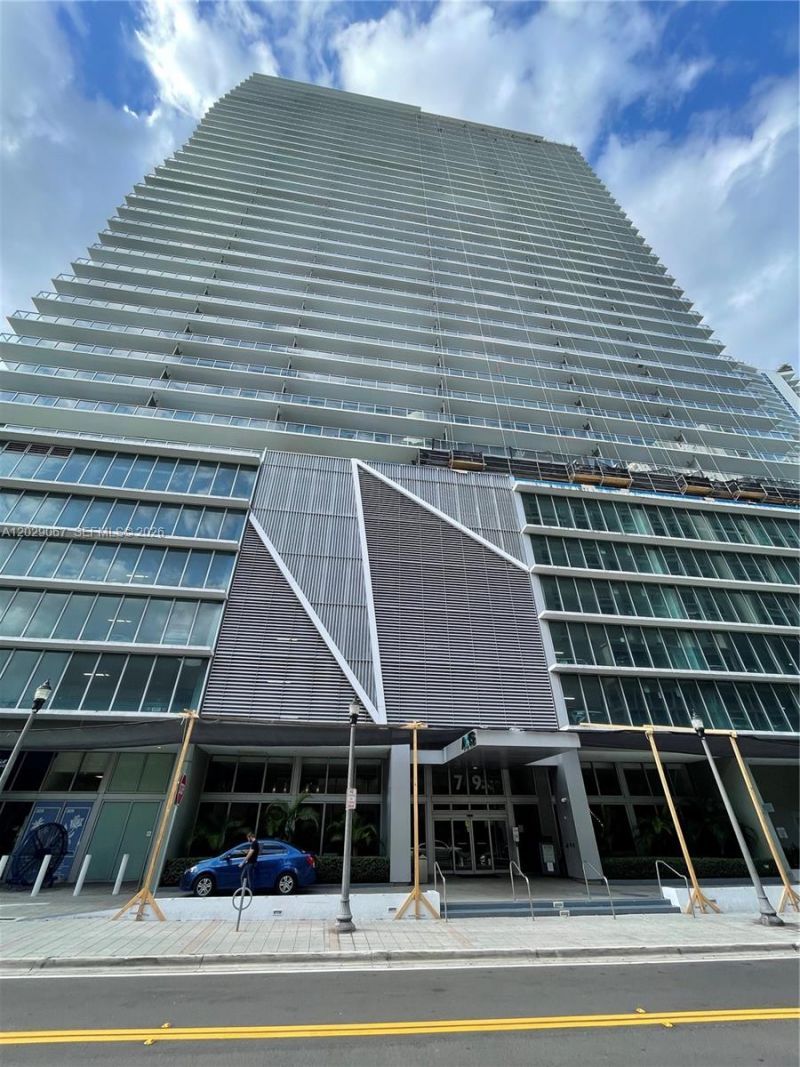 79 SW 12th St, Unit 2407-S, Miami, FL 33130 Photo