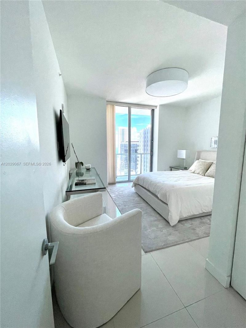79 SW 12th St, Unit 2407-S, Miami, FL 33130 Photo