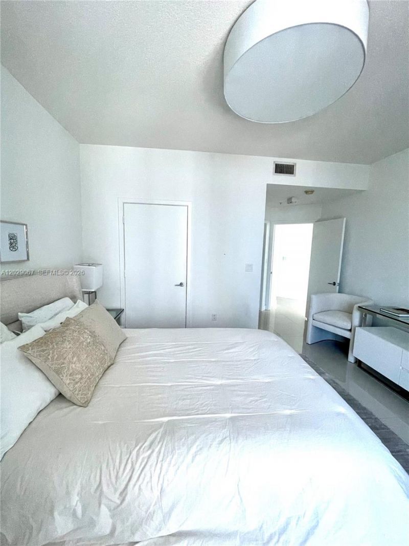 79 SW 12th St, Unit 2407-S, Miami, FL 33130 Photo