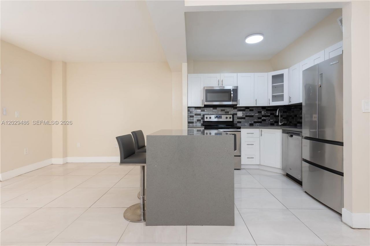 300 NW 42nd Ave , Unit 411, Miami, FL 33126 Photo