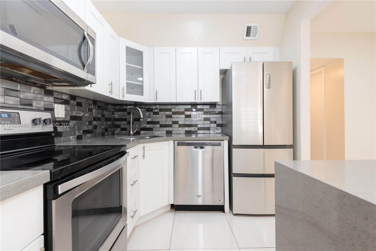 300 NW 42nd Ave , Unit 411, Miami, FL 33126 Photo