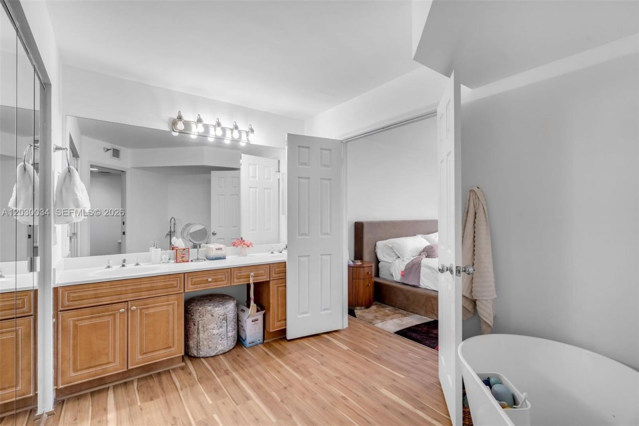 3500 Mystic Pointe Dr , Unit 1205, Aventura, FL 33180 Photo