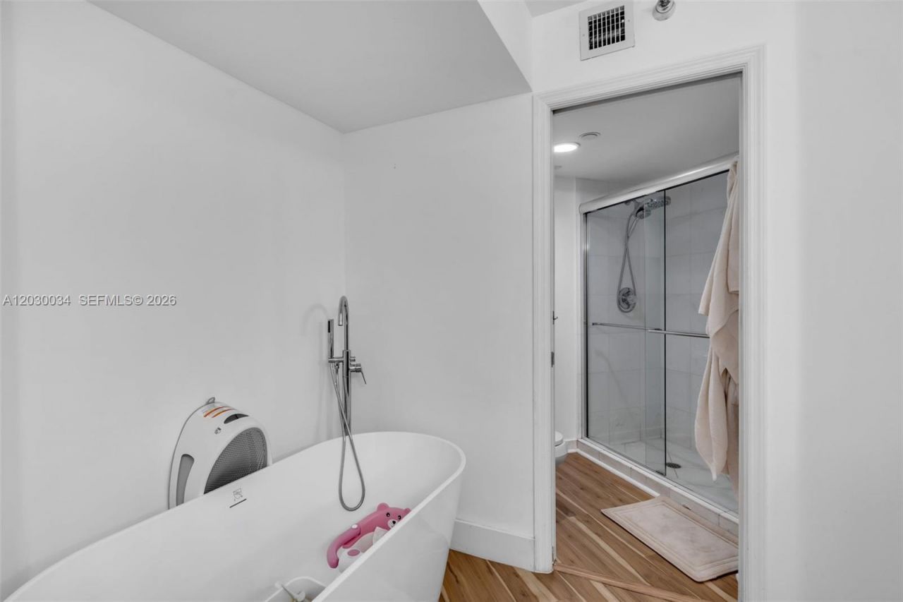 3500 Mystic Pointe Dr , Unit 1205, Aventura, FL 33180 Photo
