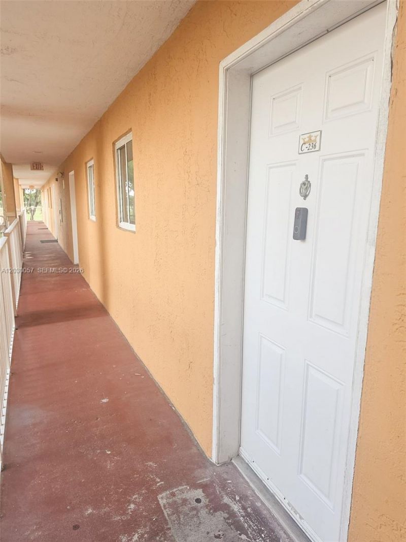 6235 Kendale Lakes Cir, Unit 236, Miami, FL 33183 Photo