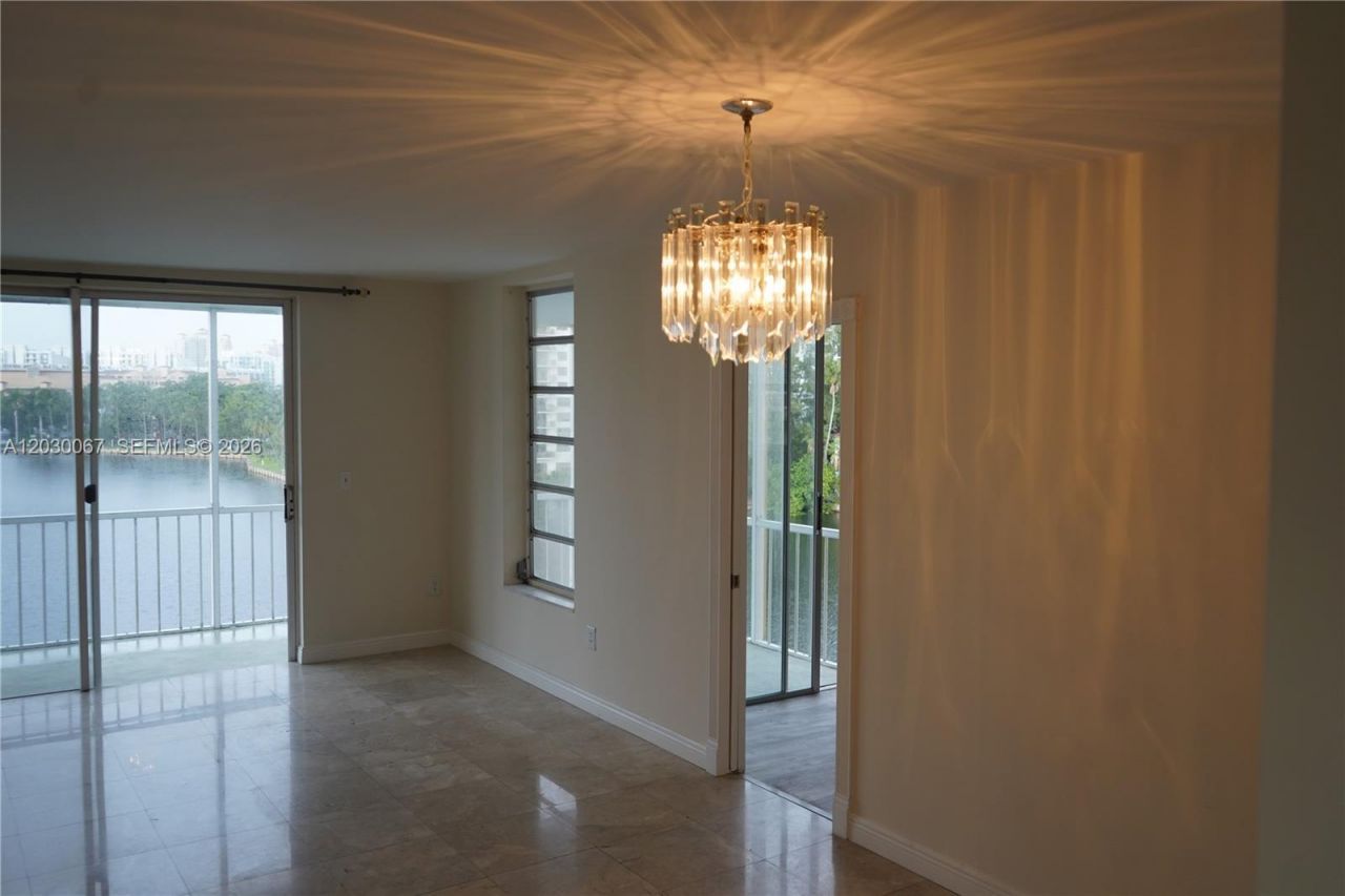 2999 Point East Dr , Unit C614, Aventura, FL 33160 Photo