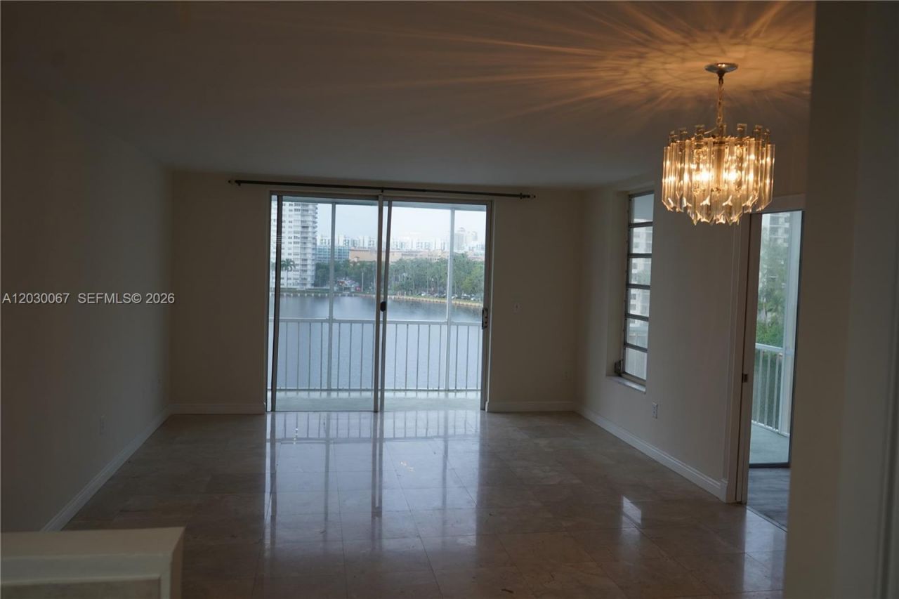 2999 Point East Dr , Unit C614, Aventura, FL 33160 Photo