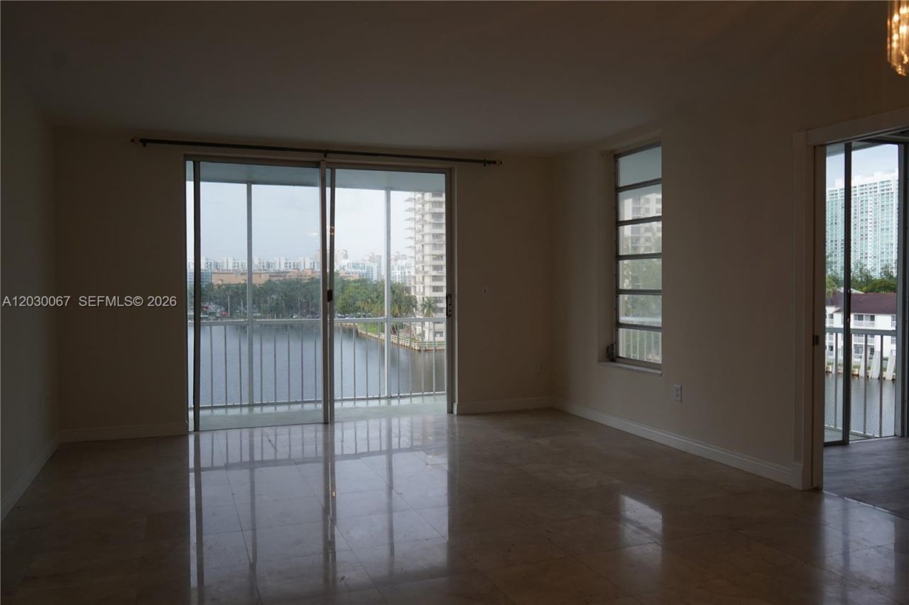 2999 Point East Dr , Unit C614, Aventura, FL 33160 Photo