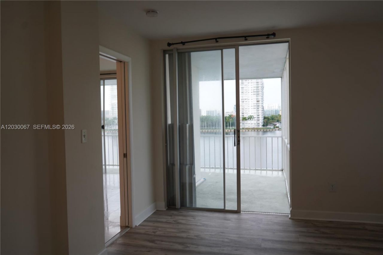2999 Point East Dr , Unit C614, Aventura, FL 33160 Photo