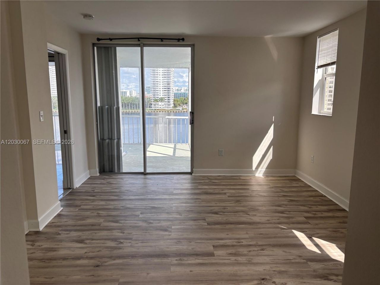 2999 Point East Dr , Unit C614, Aventura, FL 33160 Photo