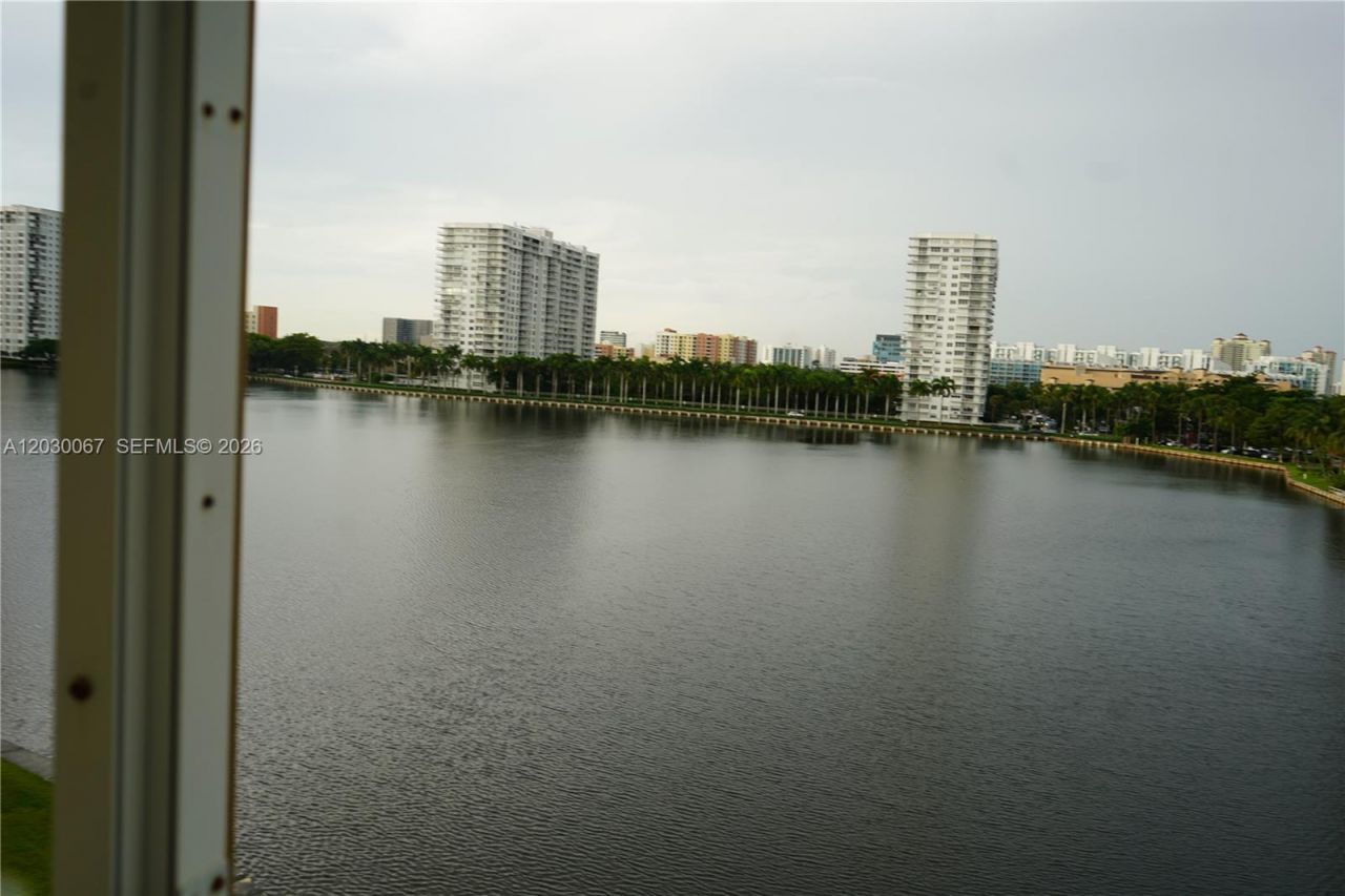 2999 Point East Dr , Unit C614, Aventura, FL 33160 Photo