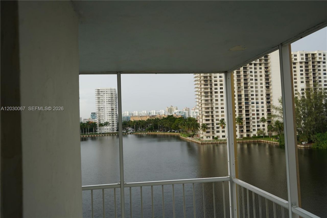 2999 Point East Dr , Unit C614, Aventura, FL 33160 Photo
