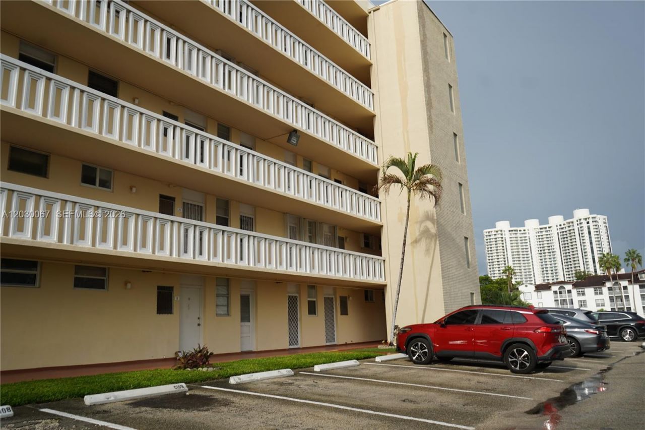 2999 Point East Dr , Unit C614, Aventura, FL 33160 Photo