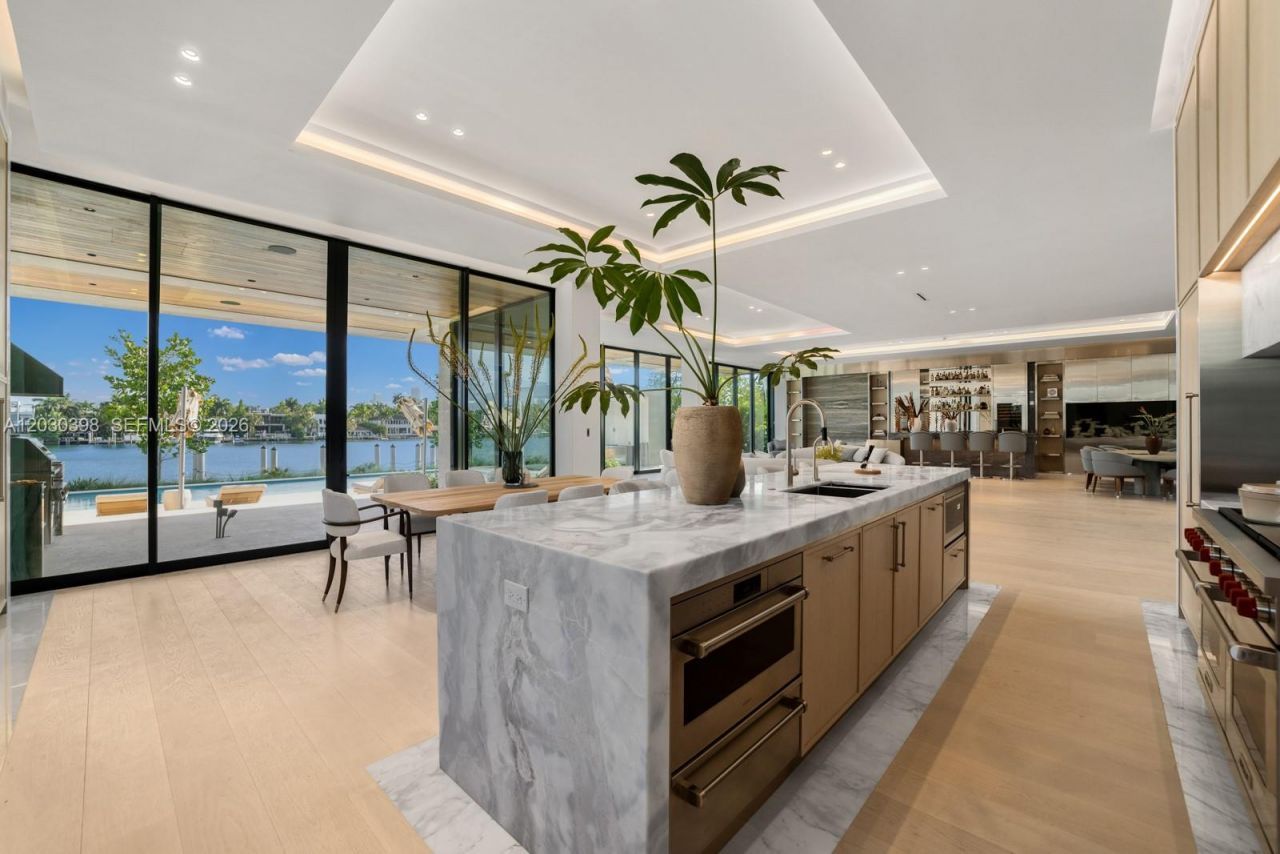 360 S Hibiscus Drive, Miami Beach, FL 33139 Photo