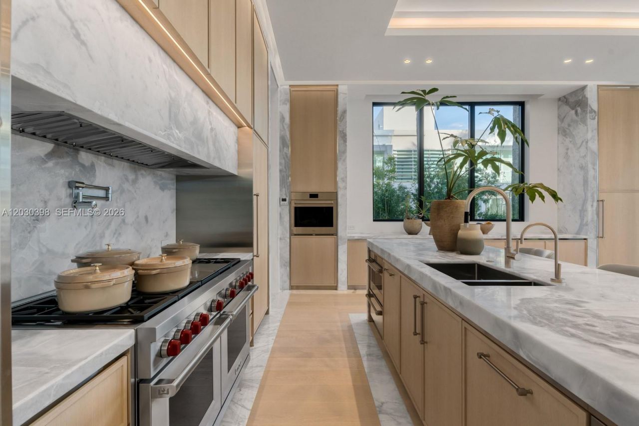 360 S Hibiscus Drive, Miami Beach, FL 33139 Photo