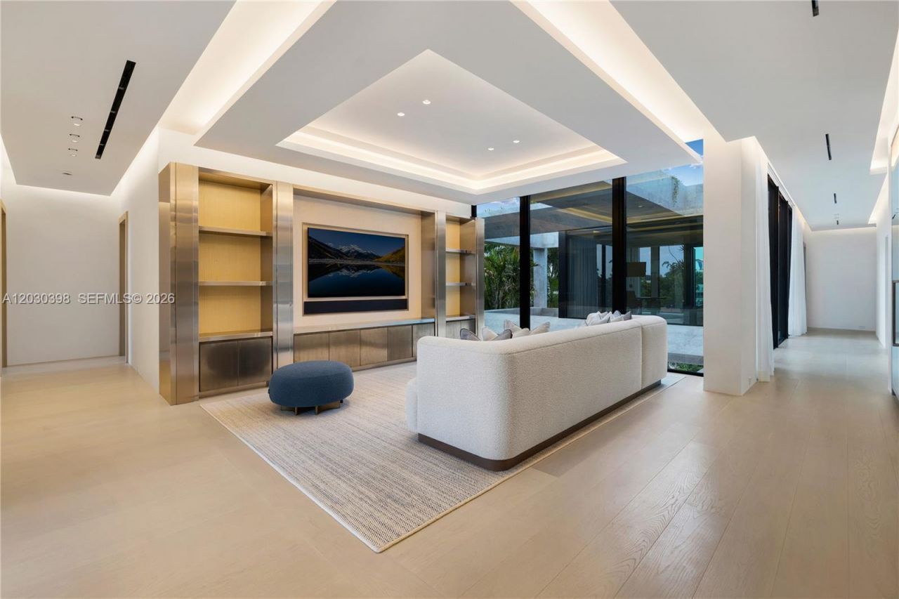 360 S Hibiscus Drive, Miami Beach, FL 33139 Photo