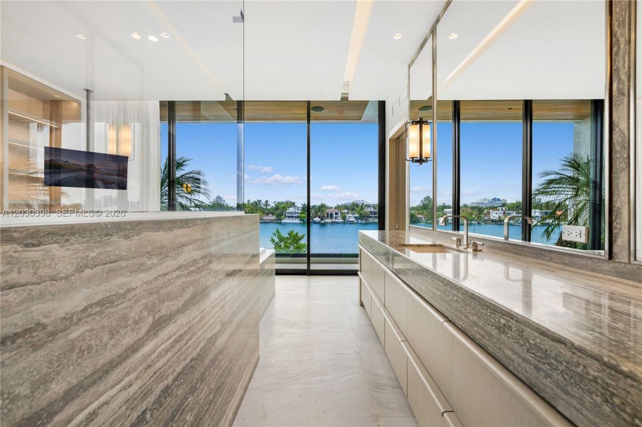 360 S Hibiscus Drive, Miami Beach, FL 33139 Photo