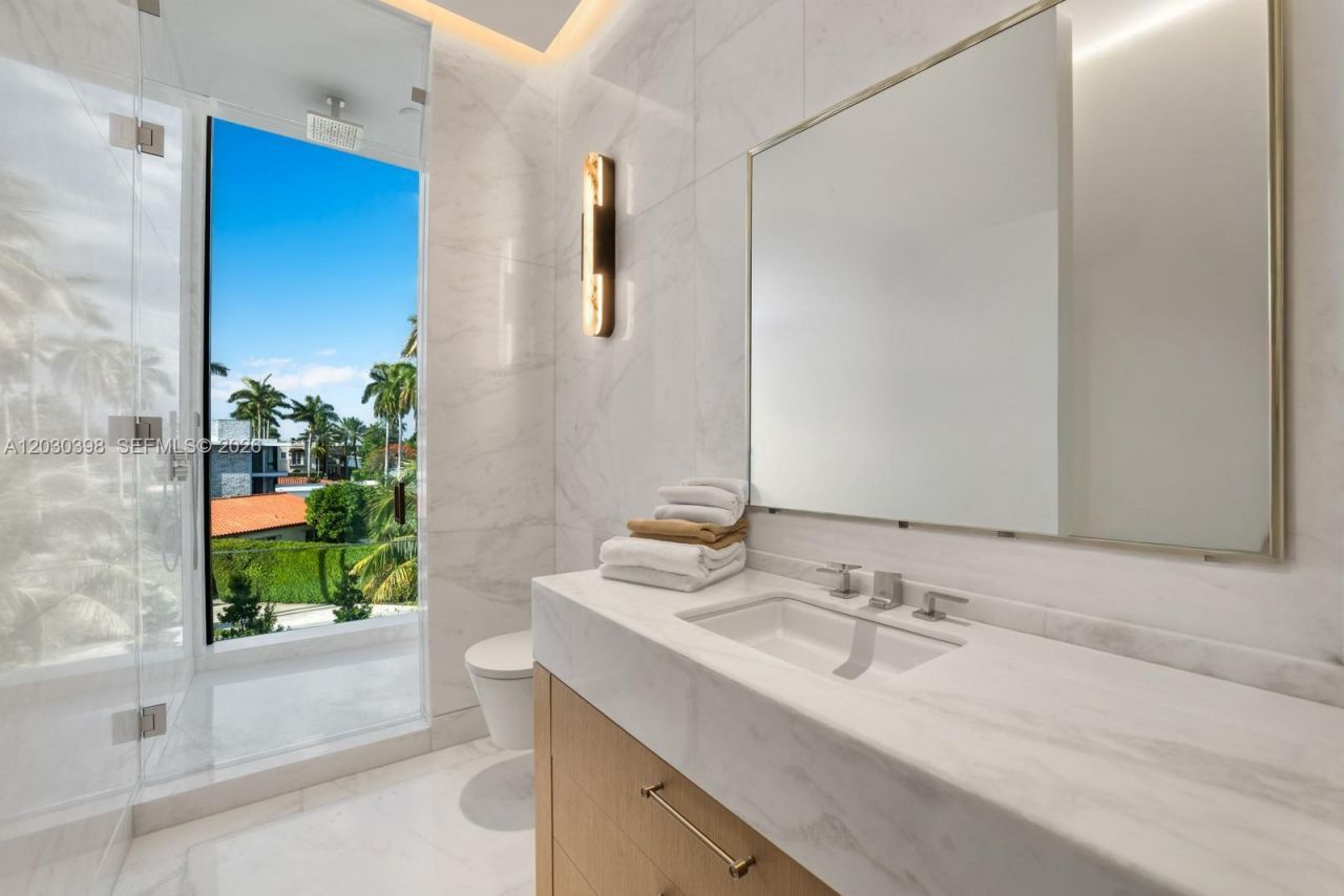 360 S Hibiscus Drive, Miami Beach, FL 33139 Photo