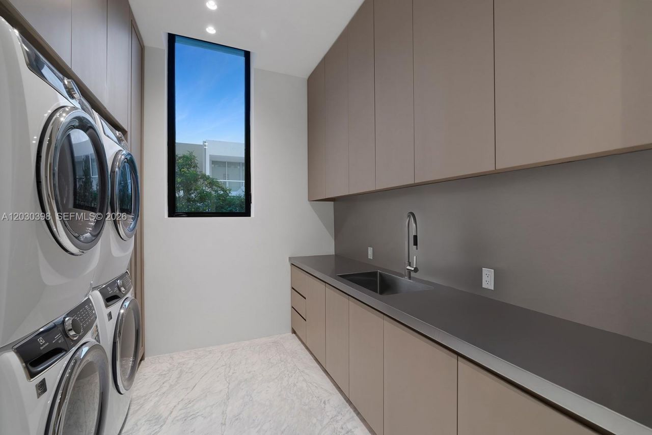 360 S Hibiscus Drive, Miami Beach, FL 33139 Photo