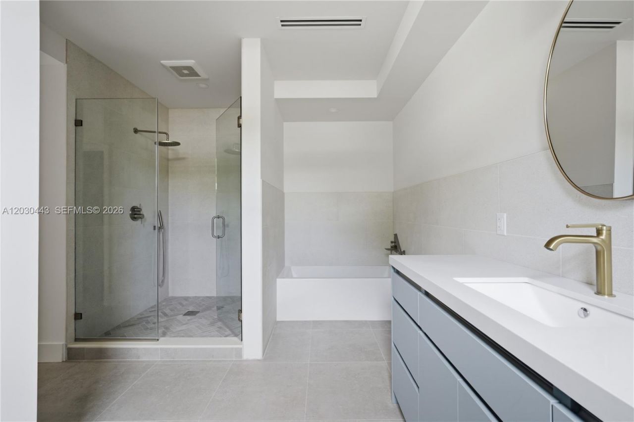 131 Miami Gardens Rd , West Park, FL 33023 Photo