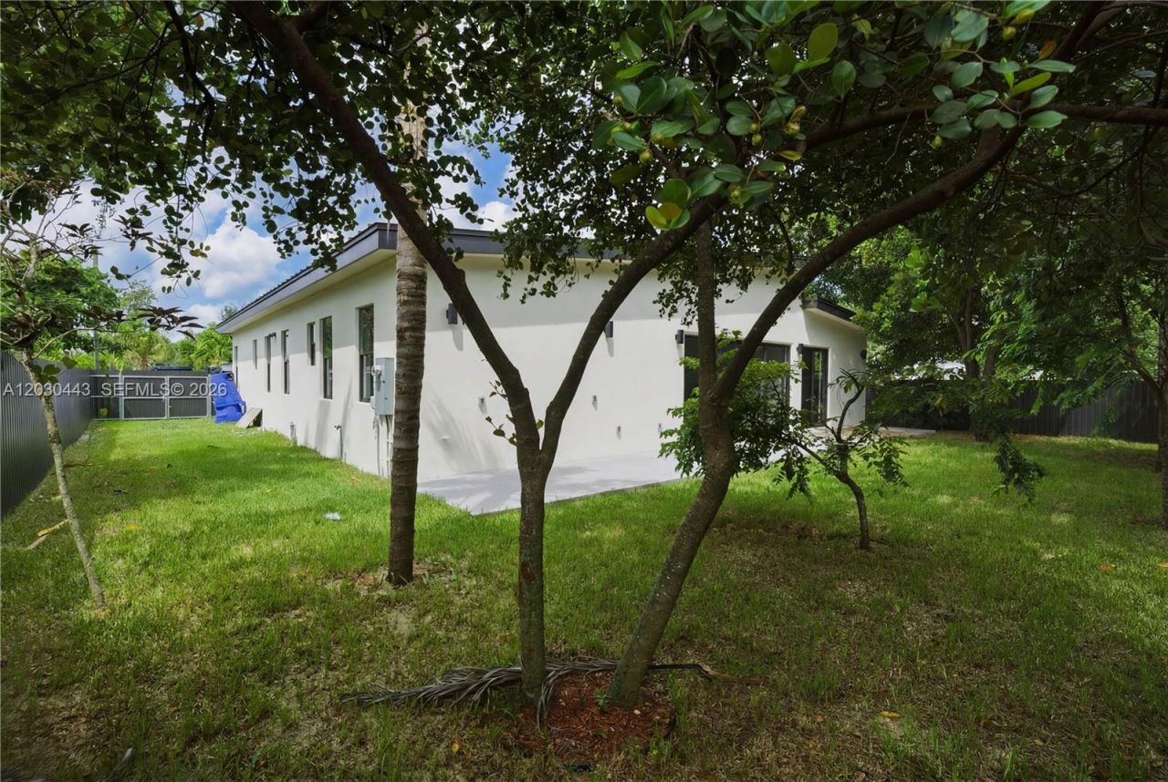 131 Miami Gardens Rd , West Park, FL 33023 Photo