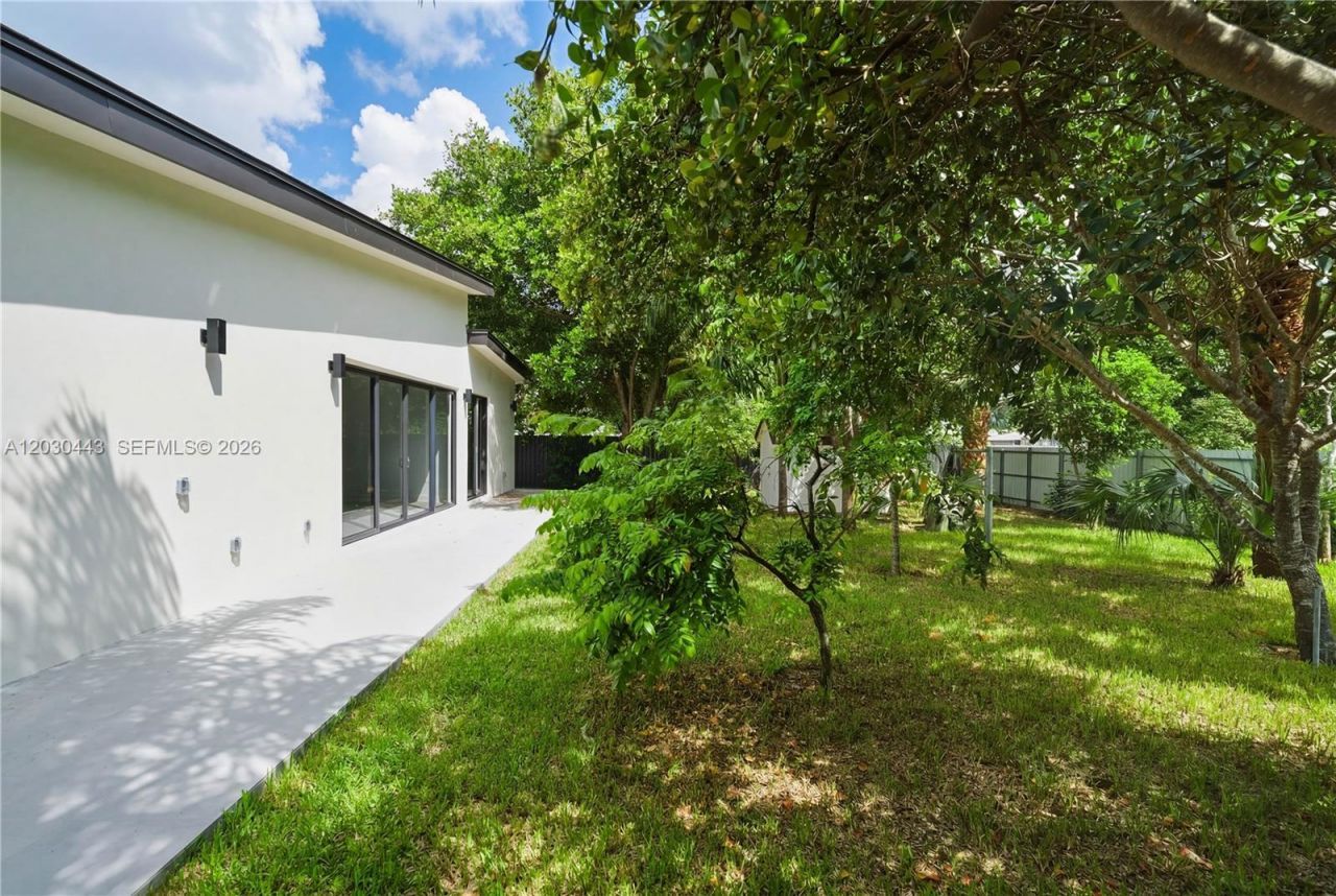 131 Miami Gardens Rd , West Park, FL 33023 Photo