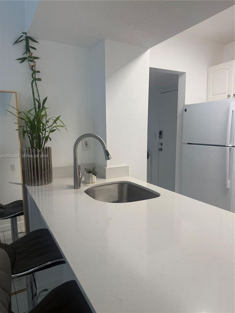 1390 Ocean Dr , Unit 302, Miami Beach, FL 33139 Photo