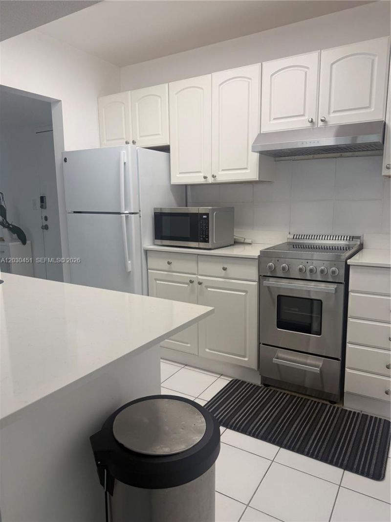 1390 Ocean Dr , Unit 302, Miami Beach, FL 33139 Photo