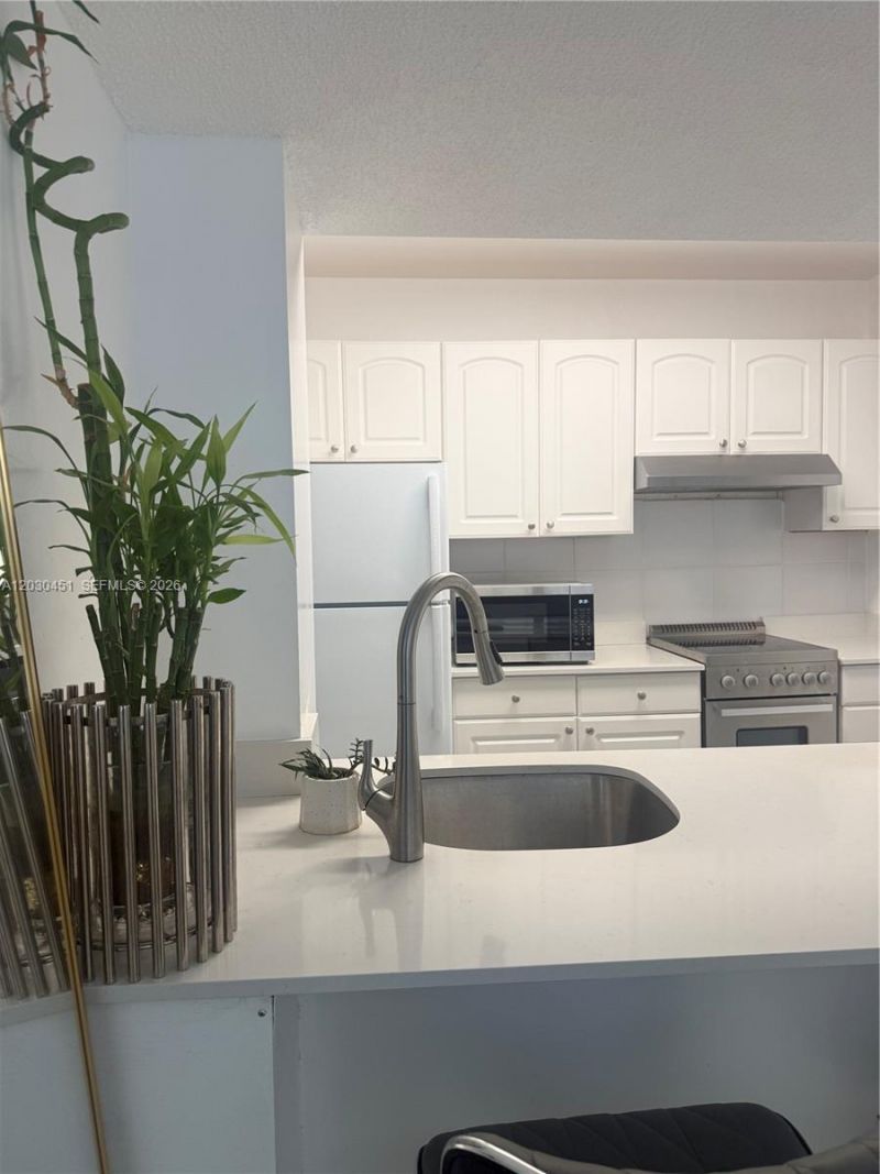 1390 Ocean Dr , Unit 302, Miami Beach, FL 33139 Photo