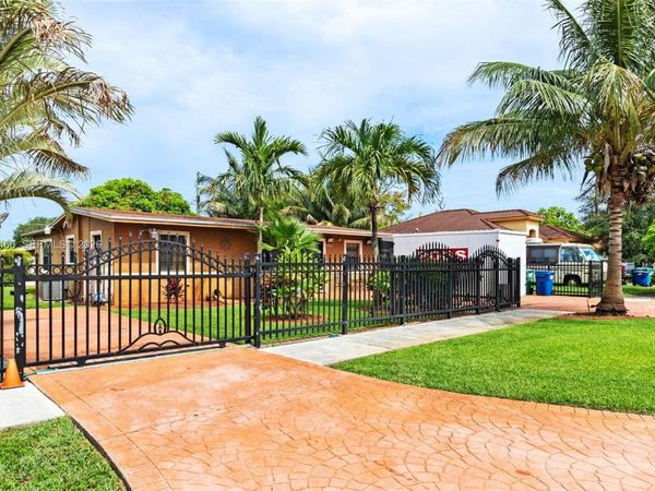 15600 NW 37th Pl , Miami Gardens, FL 33054