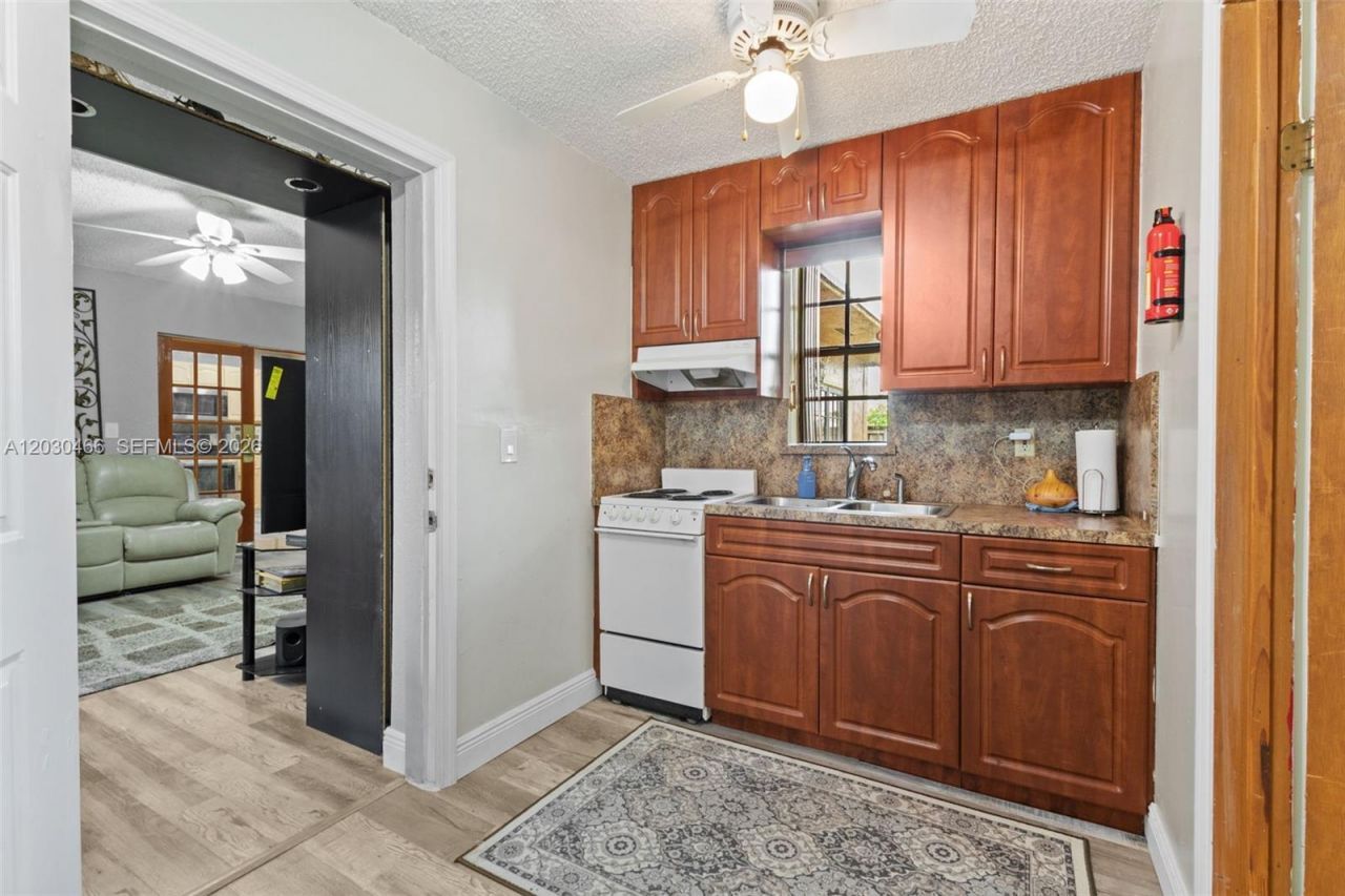 15600 NW 37th Pl , Miami Gardens, FL 33054 Photo