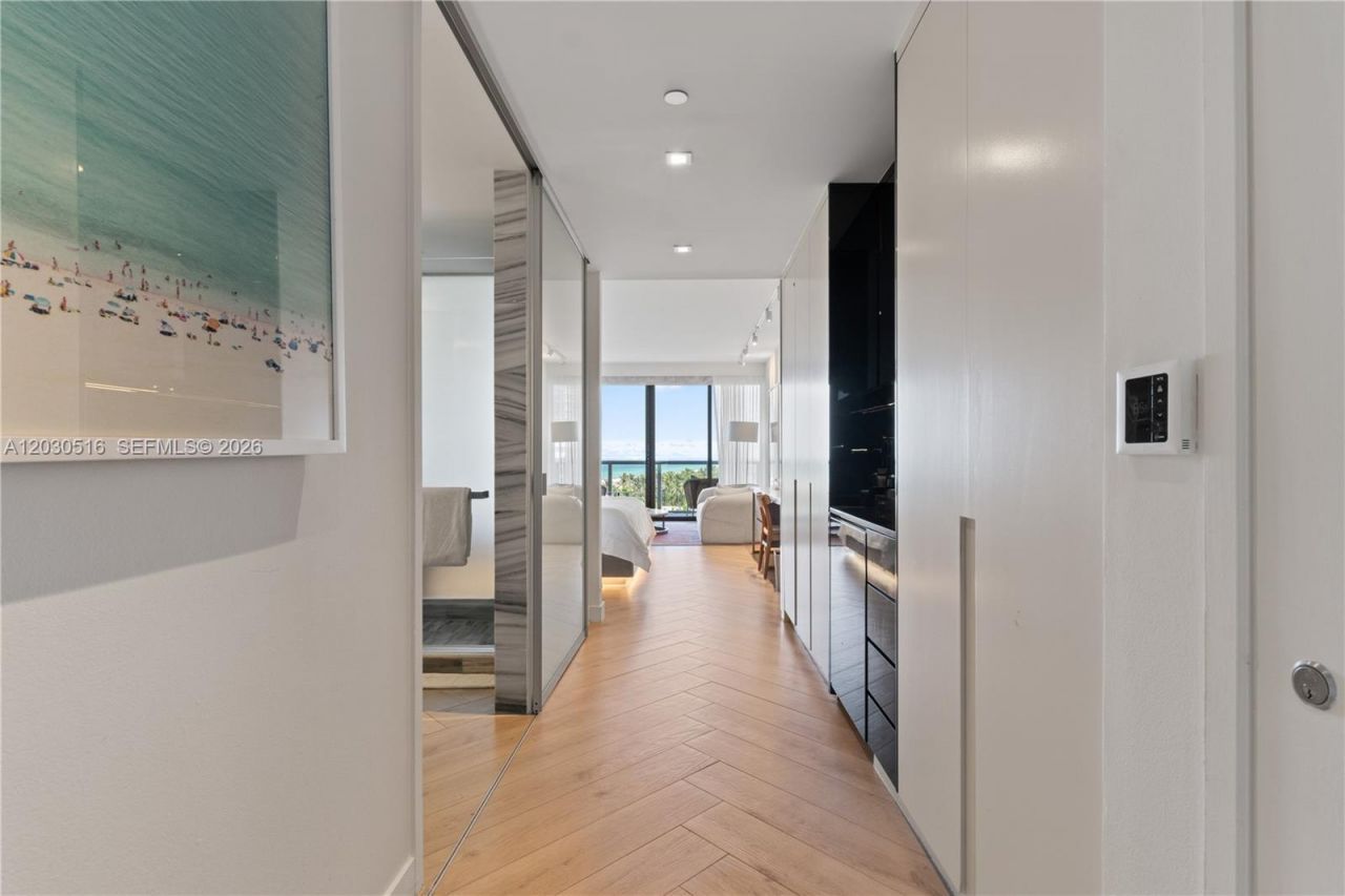 2201 Collins Ave , Unit 707, Miami Beach, FL 33139 Photo