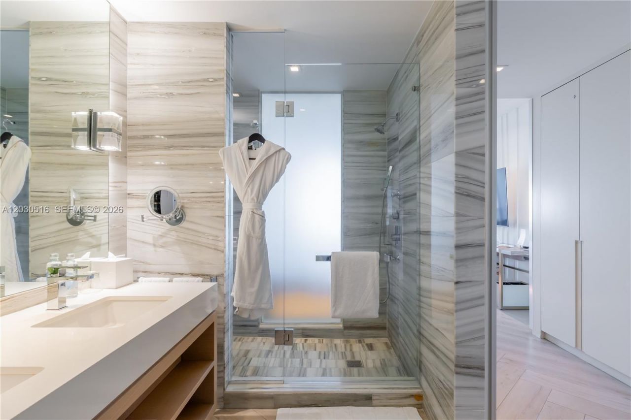 2201 Collins Ave , Unit 707, Miami Beach, FL 33139 Photo