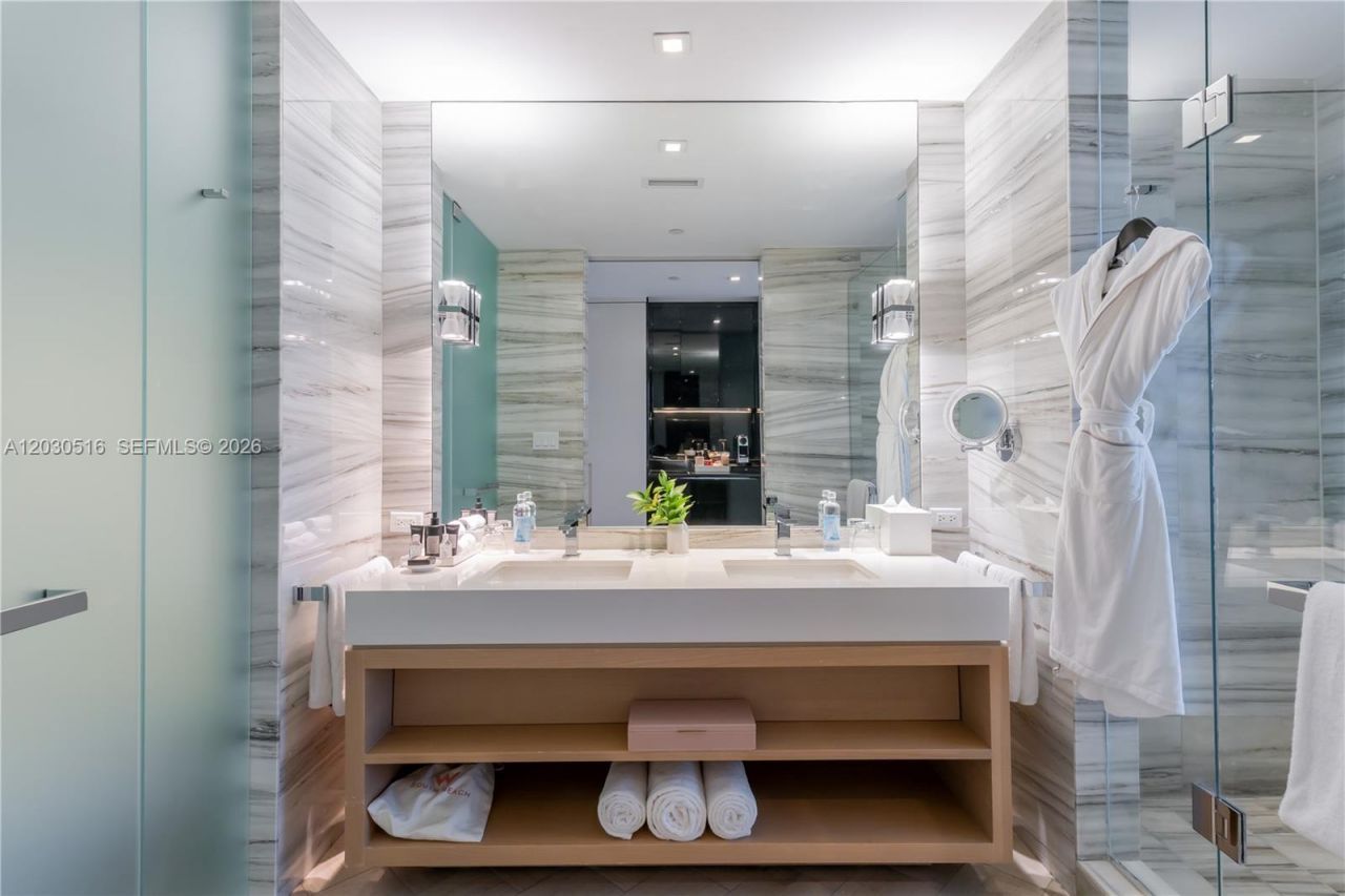 2201 Collins Ave , Unit 707, Miami Beach, FL 33139 Photo