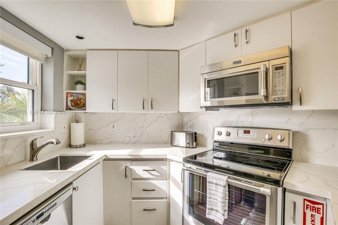 341 N Birch Rd , Unit 315, Fort Lauderdale, FL 33304 Photo