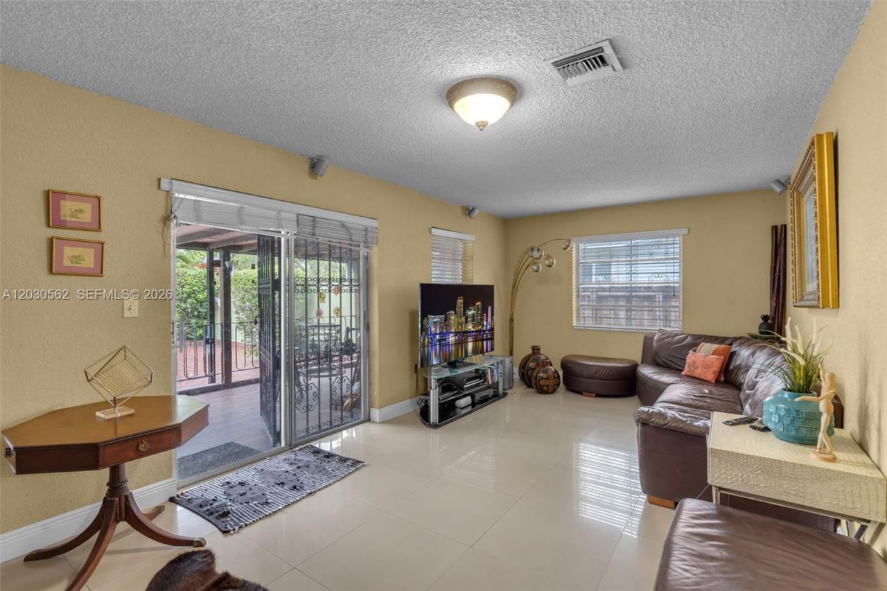 1320 SW 84th Ave , Miami, FL 33144 Photo