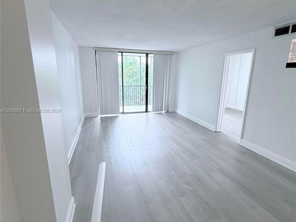 3301 N Country Club Dr, Unit 407, Aventura, FL 33180