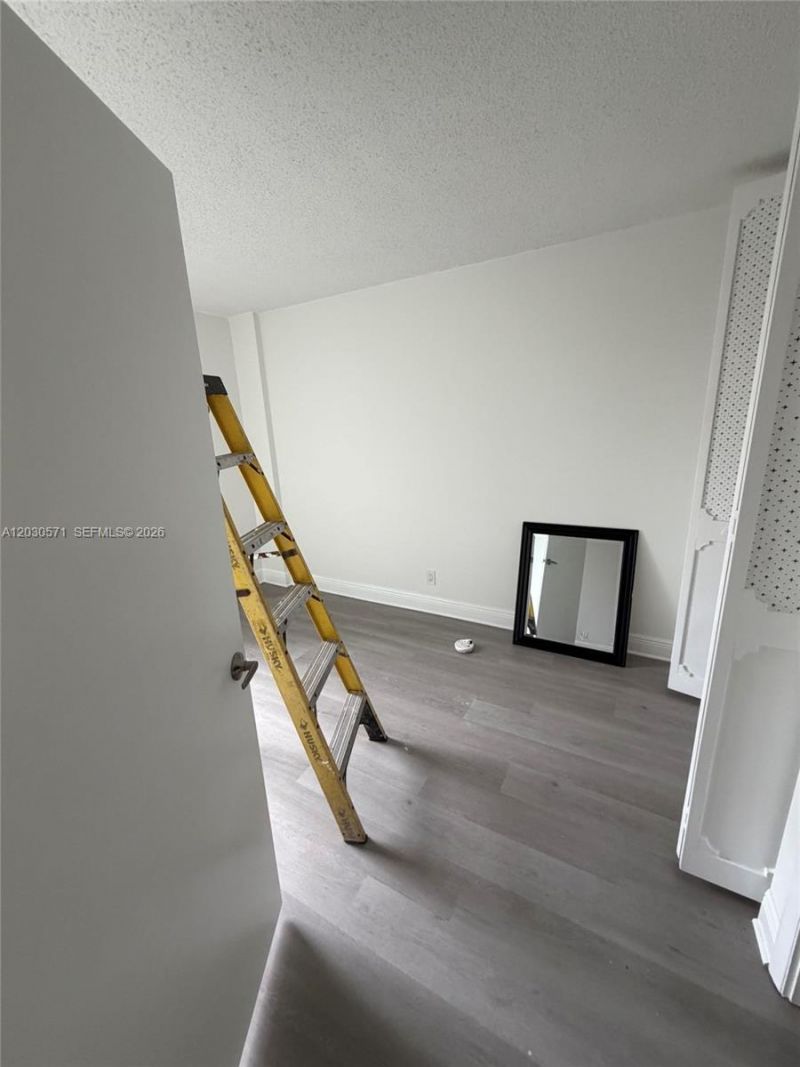 3301 N Country Club Dr, Unit 407, Aventura, FL 33180 Photo