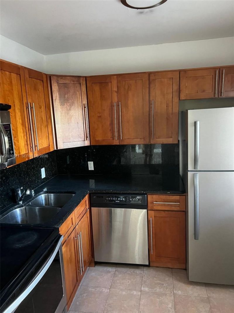 3301 N Country Club Dr, Unit 407, Aventura, FL 33180 Photo