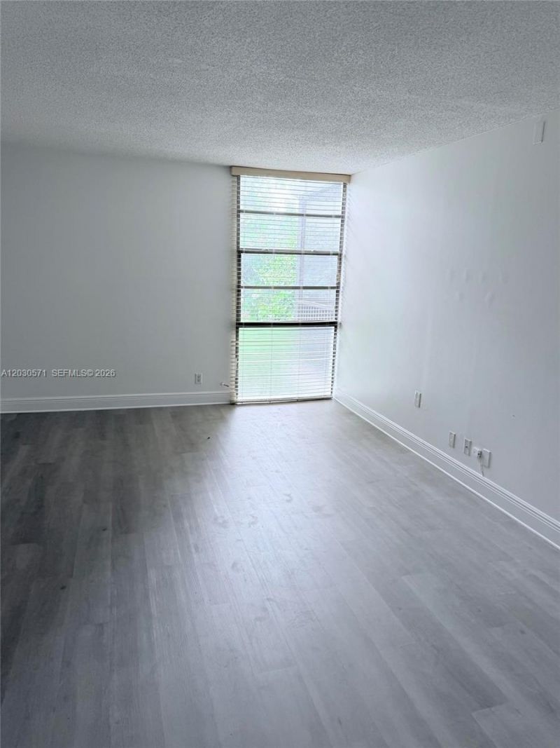 3301 N Country Club Dr, Unit 407, Aventura, FL 33180 Photo