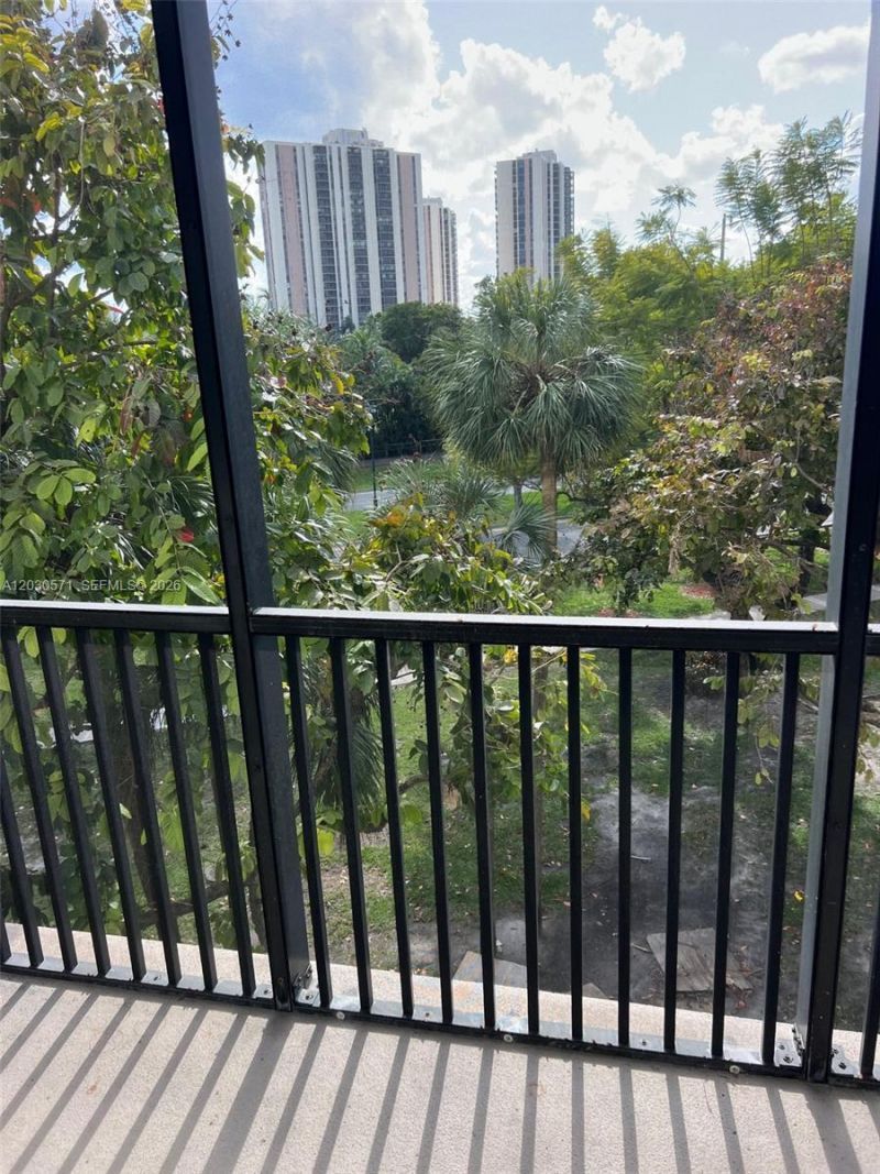 3301 N Country Club Dr, Unit 407, Aventura, FL 33180 Photo