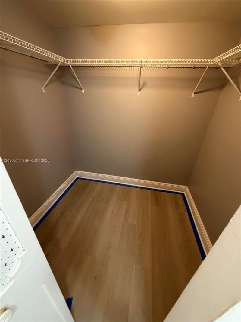 3301 N Country Club Dr, Unit 407, Aventura, FL 33180 Photo